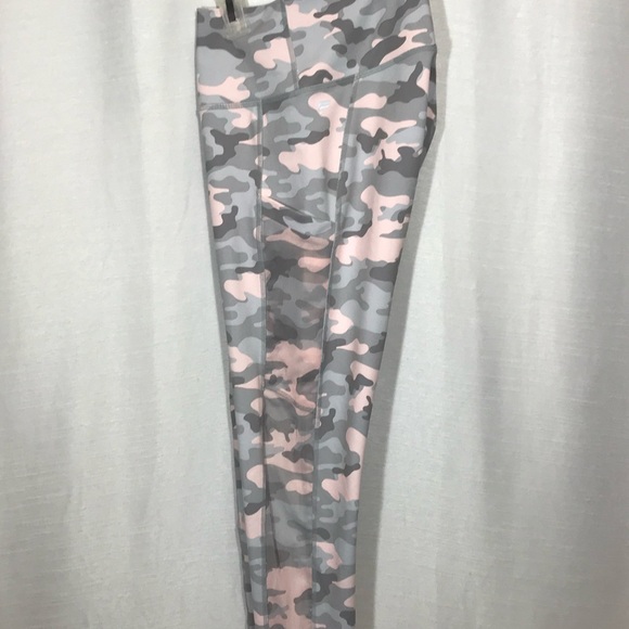 Fabletics High Waisted Powerhold 7/8 Leggings Women’s Pink Black camo 2 pockets - Picture 11 of 14